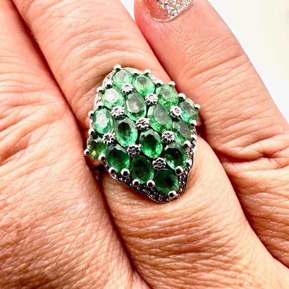 Elegant Green Gemstone Silver Ring - Picture 1 of 7